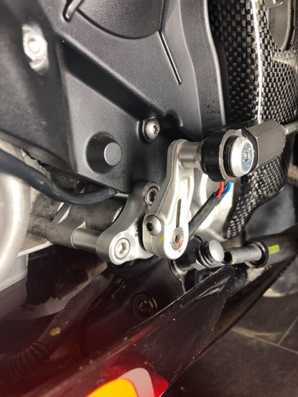 Racetorx Aprilia V4 & Rsv4 gear shift support