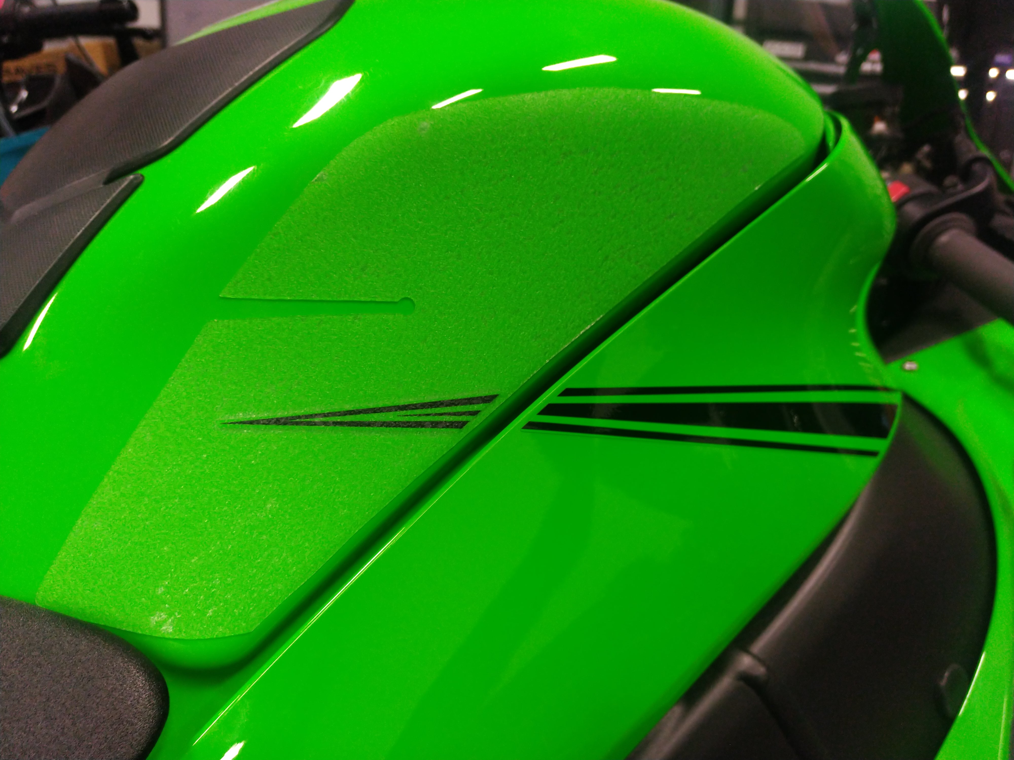 Kawasaki ZX-10R Tank Grip